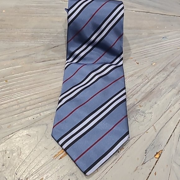 Burberry classic pattern 100% silk tie - Picture 1 of 5